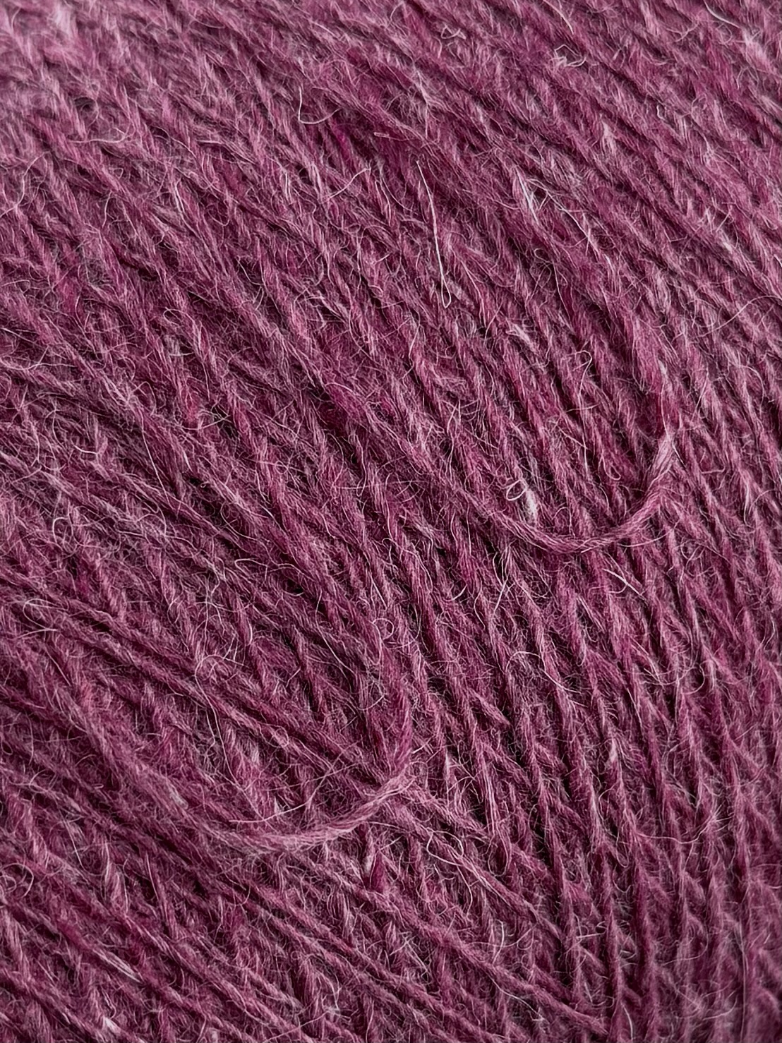 Hasegawa Art. HKA 4601 820 m / 100 g – Garn Seide Kaschmir Kid Mohair col. Malva Melangè